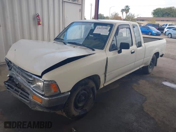 ✅ 1990 Toyota Pickup • VIN: JT4VN93D3L5007980 • Lot: 43633290. Listed on IAAI with 252,185 mi. Free auction sales archive from the USA and detailed vehicle history report at DreamBid. Image 2.