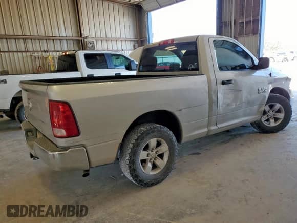 2017 Ram 1500 Tradesman z VIN 3C6JR6AG2HG768831, wystawiony jako Copart lot #80075915 z przebiegiem 135 347 mil mil oraz Szkoda całkowita • Salvage title. Historia ofert i sprzedaży dostępna na DreamBid. Obrazek 3.