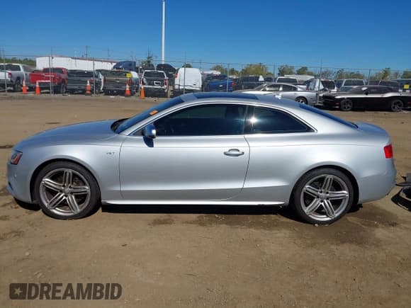 ✅ 2013 Audi S5 Premium Plus • VIN: WAUCGAFR6DA030864 • Лот: 43398099. Опубликован ранее на IAAI с пробегом 69 276 миль. Бесплатный доступ к архиву аукционных продаж из США и подробный отчёт об истории автомобиля на DreamBid. Изображение 15.