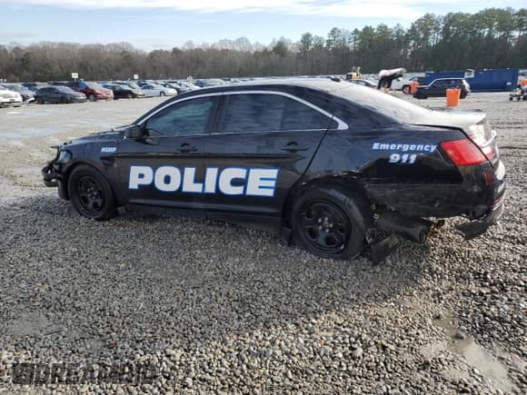 ✅ 2019 Ford Police Interceptor • VIN: 1FAHP2MK7KG116320 • Lot: 88207645. Wystawiony na Copart z przebiegiem 26 817 mil. Bezpłatny archiwum sprzedaży aukcyjnych z USA i szczegółowy raport historii pojazdu na DreamBid. Zdjęcie 2.