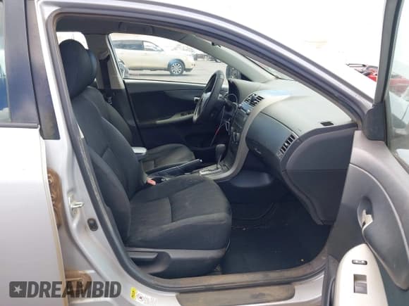 ✅ 2011 Toyota Corolla L • VIN: 2T1BU4EE9BC662709 • Lot: 43127637. Wystawiony na IAAI z przebiegiem 138 473 mil. Bezpłatny archiwum sprzedaży aukcyjnych z USA i szczegółowy raport historii pojazdu na DreamBid. Zdjęcie 5.