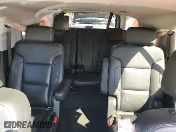 ✅ 2019 Chevrolet Suburban LT • VIN: 1GNSKHKC6KR362655 • Lot: 82260795. Wystawiony na Copart z przebiegiem 161 103 mil. Bezpłatny archiwum sprzedaży aukcyjnych z USA i szczegółowy raport historii pojazdu na DreamBid. Zdjęcie 10.