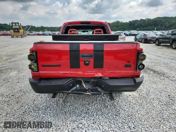 2005 Dodge Dakota ST с VIN 1D7HE28N85S158135, выставлен на аукционе Copart как лот 69058665 с пробегом 301 640 миль миль и Списание • Salvage title. История ставок и продаж доступна на DreamBid. Изображение 6.