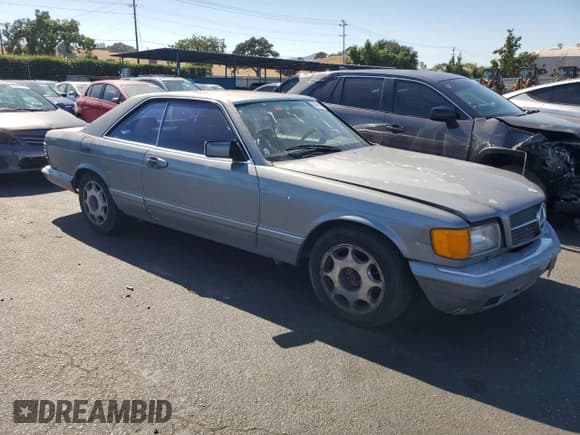 ✅ 1989 Mercedes-Benz 560 • VIN: WDBCA45E8KA454045 • Lot: 65029465. Wystawiony na Copart z przebiegiem 132 197 mil. Bezpłatny archiwum sprzedaży aukcyjnych z USA i szczegółowy raport historii pojazdu na DreamBid. Zdjęcie 4.