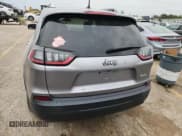 ✅ 2019 Jeep Cherokee Latitude • VIN: 1C4PJLCBXKD325891 • Lot: 86310755. Wystawiony na Copart z przebiegiem 69 985 mil. Bezpłatny archiwum sprzedaży aukcyjnych z USA i szczegółowy raport historii pojazdu na DreamBid. Zdjęcie 6.