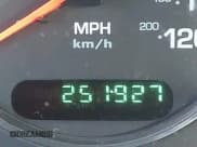 ✅ 2000 Chrysler Concorde LXi • VIN: 2C3HD36J0YH270933 • Lot: 43615644. Wystawiony na IAAI z przebiegiem 251 927 mil. Bezpłatny archiwum sprzedaży aukcyjnych z USA i szczegółowy raport historii pojazdu na DreamBid. Zdjęcie 7.