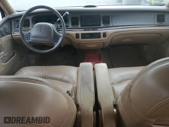 ✅ 1997 Lincoln Town Car Signature • VIN: 1LNLM82W2VY697709 • Lot: 70506934. Listed on Copart with 200,288 mi. Free auction sales archive from the USA and detailed vehicle history report at DreamBid. Image 8.