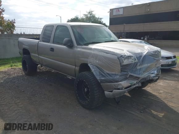 ✅ 2003 Chevrolet Silverado 1500 LT • VIN: 2GCEC19T831125949 • Lot: 43424417. Listed on IAAI with 182,455 mi. Free auction sales archive from the USA and detailed vehicle history report at DreamBid. Image 1.