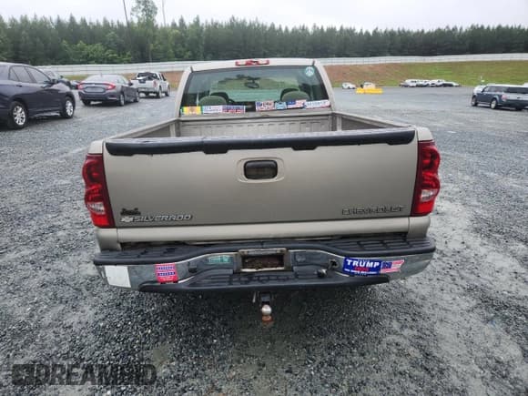 ✅ 2003 Chevrolet Silverado 1500 LS • VIN: 2GCEC19X631389044 • Lot: 58505165. Wystawiony na Copart z przebiegiem Nie podano. Bezpłatny archiwum sprzedaży aukcyjnych z USA i szczegółowy raport historii pojazdu na DreamBid. Zdjęcie 6.