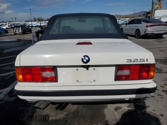1991 BMW 3 Series z VIN WBABB2318MEC26069, wystawiony jako Copart lot #42630475 z przebiegiem 202 634 mil mil oraz Szkoda całkowita • Salvage title. Historia ofert i sprzedaży dostępna na DreamBid. Obrazek 6.
