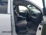 ✅ 2019 Ram 2500 Tradesman • VIN: 3C6UR5HJ7KG565823 • Lot: 43503236. Wystawiony na IAAI z przebiegiem 76 181 mil. Bezpłatny archiwum sprzedaży aukcyjnych z USA i szczegółowy raport historii pojazdu na DreamBid. Zdjęcie 5.
