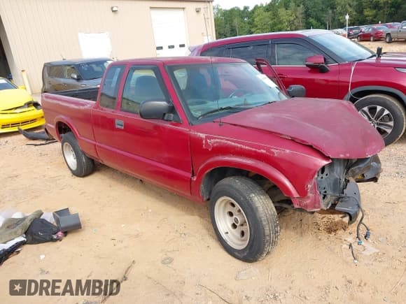 ✅ 2003 GMC Sonoma SLS • VIN: 1GTCS19X738242447 • Lot: 43095338. Wystawiony na IAAI z przebiegiem 215 634 mil. Bezpłatny archiwum sprzedaży aukcyjnych z USA i szczegółowy raport historii pojazdu na DreamBid. Zdjęcie 1.