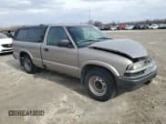 ✅ 2003 Chevrolet S-10 LS • VIN: 1GCCS14H138189115 • Лот: 46867835. Опубликован ранее на Copart с пробегом 158 453 миль. Бесплатный доступ к архиву аукционных продаж из США и подробный отчёт об истории автомобиля на DreamBid. Изображение 4.