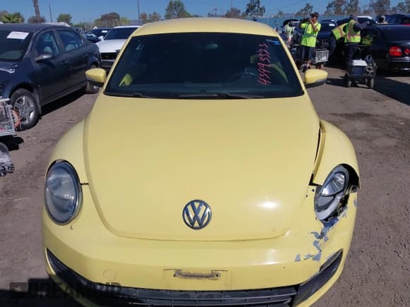 ✅ 2013 Volkswagen Beetle 2.5L • VIN: 3VWJP7AT8DM617745 • Lot: 43493323. Wystawiony na IAAI z przebiegiem 118 418 mil. Bezpłatny archiwum sprzedaży aukcyjnych z USA i szczegółowy raport historii pojazdu na DreamBid. Zdjęcie 12.