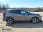 ✅ 2017 Nissan Rogue S • VIN: 5N1AT2MT0HC856092 • Lot: 41758664. Wystawiony na IAAI z przebiegiem 141 494 mil. Bezpłatny archiwum sprzedaży aukcyjnych z USA i szczegółowy raport historii pojazdu na DreamBid. Zdjęcie 13.