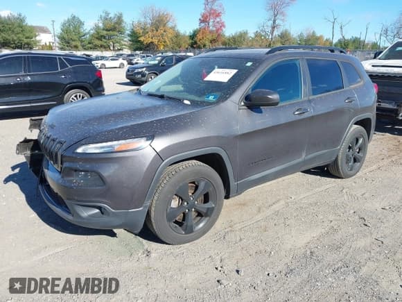 ✅ 2018 Jeep Cherokee Latitude • VIN: 1C4PJMCB5JD575754 • Lot: 43616882. Wystawiony na IAAI z przebiegiem 47 899 mil. Bezpłatny archiwum sprzedaży aukcyjnych z USA i szczegółowy raport historii pojazdu na DreamBid. Zdjęcie 2.