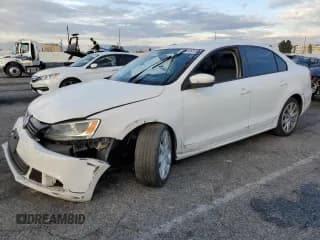 ✅ 2011 Volkswagen Jetta SE • VIN: 3VWDZ7AJ1BM372645 • Lot: 93116915. Wystawiony na Copart z przebiegiem 137 107 mil. Bezpłatny archiwum sprzedaży aukcyjnych z USA i szczegółowy raport historii pojazdu na DreamBid. Zdjęcie 1.