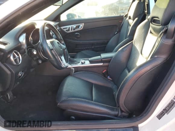 ✅ 2014 Mercedes-Benz SLK 250 • VIN: WDDPK4HA4EF090809 • Lot: 87417945. Wystawiony na Copart z przebiegiem 78 313 mil. Bezpłatny archiwum sprzedaży aukcyjnych z USA i szczegółowy raport historii pojazdu na DreamBid. Zdjęcie 7.