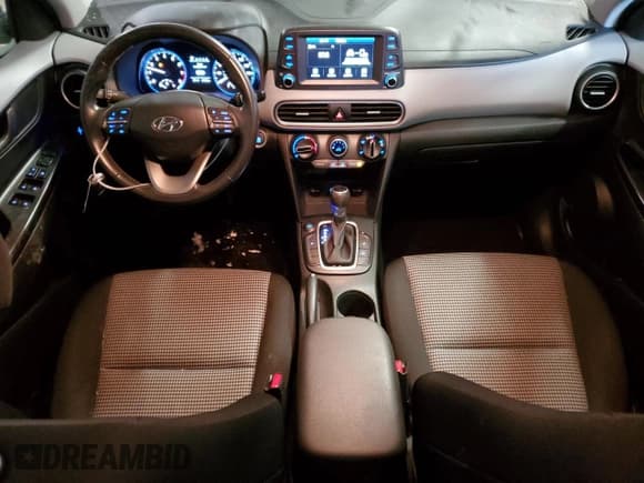 ✅ 2018 Hyundai Kona SEL • VIN: KM8K22AA4JU149362 • Лот: 38110184. Опубликован ранее на Copart с пробегом 64 222 миль. Бесплатный доступ к архиву аукционных продаж из США и подробный отчёт об истории автомобиля на DreamBid. Изображение 8.