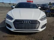 ✅ 2018 Audi A5 Sportback Premium Plus • VIN: WAUBNCF5XJA114465 • Lot: 85789055. Wystawiony na Copart z przebiegiem 69 854 mil. Bezpłatny archiwum sprzedaży aukcyjnych z USA i szczegółowy raport historii pojazdu na DreamBid. Zdjęcie 5.