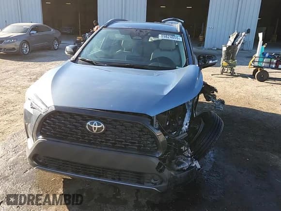 ✅ 2025 Toyota Corolla Cross LE • VIN: 7MUCAAAG6SV118989 • Лот: 89824055. Опубликован ранее на Copart с пробегом 23 011 миль. Бесплатный доступ к архиву аукционных продаж из США и подробный отчёт об истории автомобиля на DreamBid. Изображение 14.