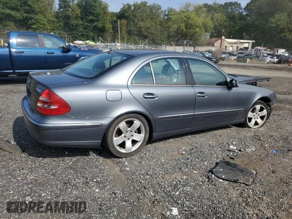 ✅ 2005 Mercedes-Benz E 500 • VIN: WDBUF83J25X180212 • Lot: 80851085. Listed on Copart with 146,227 mi. Free auction sales archive from the USA and detailed vehicle history report at DreamBid. Image 3.