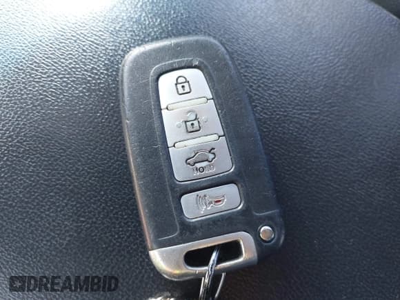 ✅ 2013 Hyundai Genesis 3.8L • VIN: KMHGC4DD6DU213250 • Lot: 43482397. Wystawiony na IAAI z przebiegiem 148 244 mil. Bezpłatny archiwum sprzedaży aukcyjnych z USA i szczegółowy raport historii pojazdu na DreamBid. Zdjęcie 11.