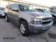 ✅ 2008 Chevrolet Suburban LTZ • VIN: 3GNFK163X8G188925 • Lot: 70700303. Wystawiony na Copart z przebiegiem 177 311 mil. Bezpłatny archiwum sprzedaży aukcyjnych z USA i szczegółowy raport historii pojazdu na DreamBid. Zdjęcie 4.