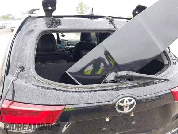 ✅ 2018 Toyota Highlander SE • VIN: 5TDJZRFH5JS559537 • Lot: 42106831. Listed on IAAI with 159,007 mi. Free auction sales archive from the USA and detailed vehicle history report at DreamBid. Image 6.