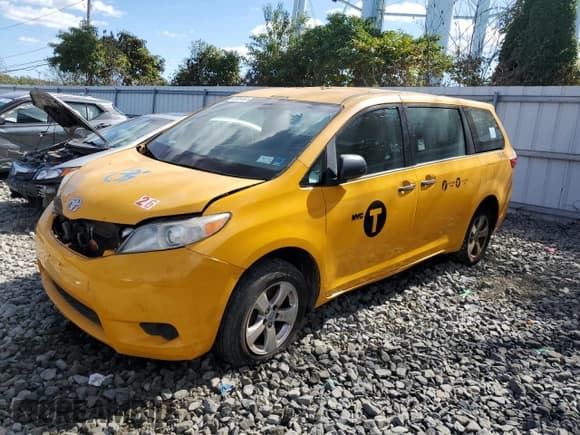 ✅ 2016 Toyota Sienna L • VIN: 5TDZK3DC1GS704058 • Lot: 85184565. Listed on Copart with Not provided. Free auction sales archive from the USA and detailed vehicle history report at DreamBid. Image 1.