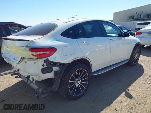 ✅ 2018 Mercedes-Benz GLC 300 • VIN: WDC0J4KB7JF427137 • Lot: 43461292. Wystawiony na IAAI z przebiegiem 80 022 mil. Bezpłatny archiwum sprzedaży aukcyjnych z USA i szczegółowy raport historii pojazdu na DreamBid. Zdjęcie 4.