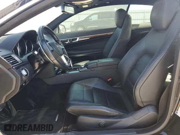 ✅ 2017 Mercedes-Benz E 400 • VIN: WDDKJ6HB8HF351171 • Lot: 46231675. Wystawiony na Copart z przebiegiem 67 299 mil. Bezpłatny archiwum sprzedaży aukcyjnych z USA i szczegółowy raport historii pojazdu na DreamBid. Zdjęcie 7.