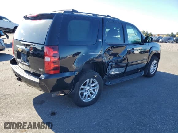 ✅ 2011 Chevrolet Tahoe LT • VIN: 1GNSKBE06BR171588 • Lot: 82760715. Wystawiony na Copart z przebiegiem 260 896 mil. Bezpłatny archiwum sprzedaży aukcyjnych z USA i szczegółowy raport historii pojazdu na DreamBid. Zdjęcie 3.