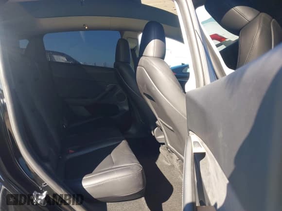 ✅ 2023 Tesla Model Y Performance • VIN: 7SAYGDEF7PF908219 • Lot: 43480279. Wystawiony na IAAI z przebiegiem 28 465 mil. Bezpłatny archiwum sprzedaży aukcyjnych z USA i szczegółowy raport historii pojazdu na DreamBid. Zdjęcie 8.