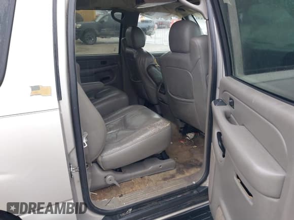 ✅ 2004 Chevrolet Suburban LT • VIN: 1GNEC16Z64J179774 • Лот: 41562209. Опубликован ранее на IAAI с пробегом Не указан. Бесплатный доступ к архиву аукционных продаж из США и подробный отчёт об истории автомобиля на DreamBid. Изображение 8.