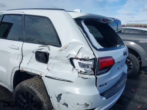 ✅ 2019 Jeep Grand Cherokee Laredo E • VIN: 1C4RJFAG0KC545782 • Lot: 43665243. Listed on IAAI with 68,393 mi. Free auction sales archive from the USA and detailed vehicle history report at DreamBid. Image 18.