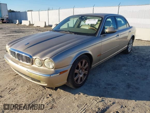 ✅ 2005 Jaguar XJ 8 LWB • VIN: SAJWA79C45SG46820 • Lot: 43825715. Wystawiony na IAAI z przebiegiem 176 203 mil. Bezpłatny archiwum sprzedaży aukcyjnych z USA i szczegółowy raport historii pojazdu na DreamBid. Zdjęcie 2.