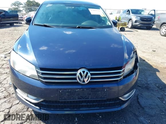 ✅ 2015 Volkswagen Passat S • VIN: 1VWAS7A32FC107572 • Lot: 43460142. Wystawiony na IAAI z przebiegiem 351 171 mil. Bezpłatny archiwum sprzedaży aukcyjnych z USA i szczegółowy raport historii pojazdu na DreamBid. Zdjęcie 12.