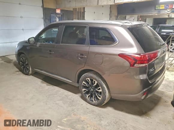 ✅ 2018 Mitsubishi Outlander SEL • VIN: JA4J24A5XJZ050542 • Lot: 96151255. Listed on Copart with 286,421 mi. Free auction sales archive from the USA and detailed vehicle history report at DreamBid. Image 2.