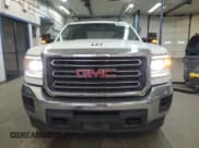 ✅ 2018 GMC Sierra 2500HD • VIN: 1GT12REG7JF264498 • Lot: 82891494. Wystawiony na Copart z przebiegiem 206 152 mil. Bezpłatny archiwum sprzedaży aukcyjnych z USA i szczegółowy raport historii pojazdu na DreamBid. Zdjęcie 5.