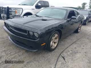 2014 Dodge Challenger SXT z VIN 2C3CDYAG0EH285933, wystawiony jako IAAI lot #43391041 z przebiegiem Nie podano mil oraz . Historia ofert i sprzedaży dostępna na DreamBid. Obrazek 2.