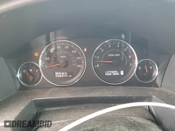 ✅ 2008 Jeep Commander Sport • VIN: 1J8HG48N58C124970 • Лот: 66025345. Опубликован ранее на Copart с пробегом 208 943 миль. Бесплатный доступ к архиву аукционных продаж из США и подробный отчёт об истории автомобиля на DreamBid. Изображение 9.