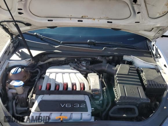 ✅ 2008 Volkswagen R32 • VIN: WVWKC71K98W152506 • Lot: 82190805. Listed on Copart with 168,139 mi. Free auction sales archive from the USA and detailed vehicle history report at DreamBid. Image 12.