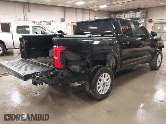 ✅ 2024 Toyota Tacoma SR5 • VIN: 3TYKB5FN2RT011132 • Lot: 42701836. Listed on IAAI with 47,898 mi. Free auction sales archive from the USA and detailed vehicle history report at DreamBid. Image 4.