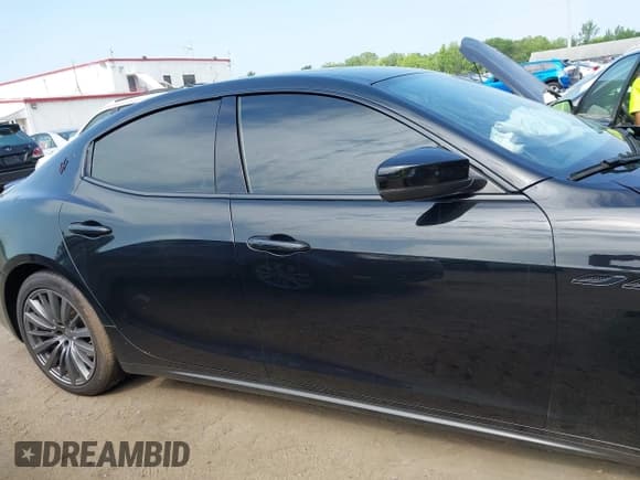 ✅ 2018 Maserati Ghibli S Q4 • VIN: ZAM57YTAXJ1286287 • Lot: 42246196. Wystawiony na IAAI z przebiegiem 71 471 mil. Bezpłatny archiwum sprzedaży aukcyjnych z USA i szczegółowy raport historii pojazdu na DreamBid. Zdjęcie 13.