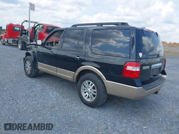 ✅ 2011 Ford Expedition XLT • VIN: 1FMJU1H53BEF18037 • Lot: 43237824. Wystawiony na IAAI z przebiegiem 195 922 mil. Bezpłatny archiwum sprzedaży aukcyjnych z USA i szczegółowy raport historii pojazdu na DreamBid. Zdjęcie 3.