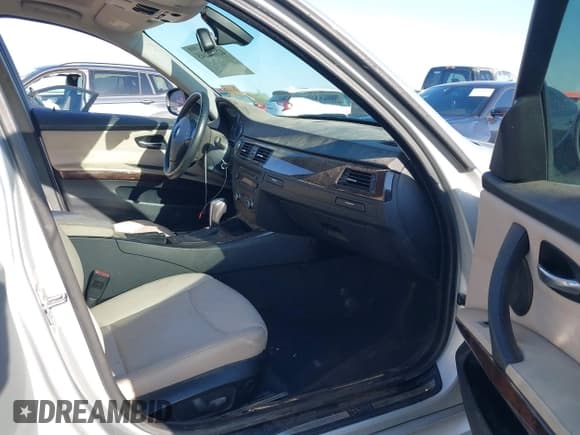 ✅ 2010 BMW 3 Series 328i • VIN: WBAPH7C58AE129886 • Lot: 42684245. Listed on IAAI with 90,910 mi. Free auction sales archive from the USA and detailed vehicle history report at DreamBid. Image 5.