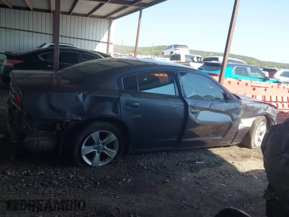 2013 Dodge Charger SE z VIN 2C3CDXBGXDH636354, wystawiony jako IAAI lot #43373664 z przebiegiem 166 848 mil mil oraz . Historia ofert i sprzedaży dostępna na DreamBid. Obrazek 14.