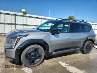 ✅ 2024 Kia EV9 GT-Line • VIN: KNDAEFS57R6030561 • Lot: 82071065. Wystawiony na Copart z przebiegiem 9 394 mil. Bezpłatny archiwum sprzedaży aukcyjnych z USA i szczegółowy raport historii pojazdu na DreamBid. Zdjęcie 1.