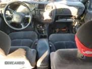 ✅ 2001 Chevrolet Blazer LT • VIN: 1GNDT13W51K261555 • Lot: 88991005. Wystawiony na Copart z przebiegiem 235 706 mil. Bezpłatny archiwum sprzedaży aukcyjnych z USA i szczegółowy raport historii pojazdu na DreamBid. Zdjęcie 8.